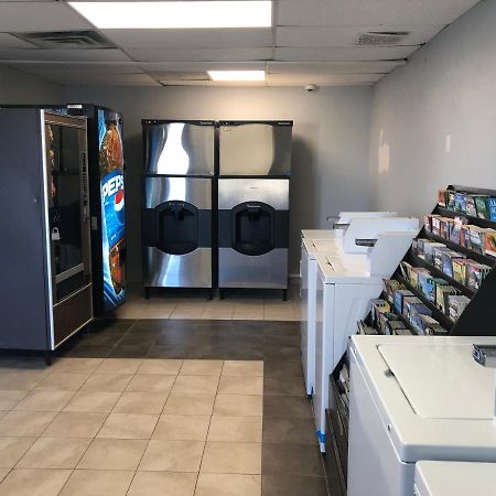 Days Inn By Wyndham Indianapolis South Экстерьер фото