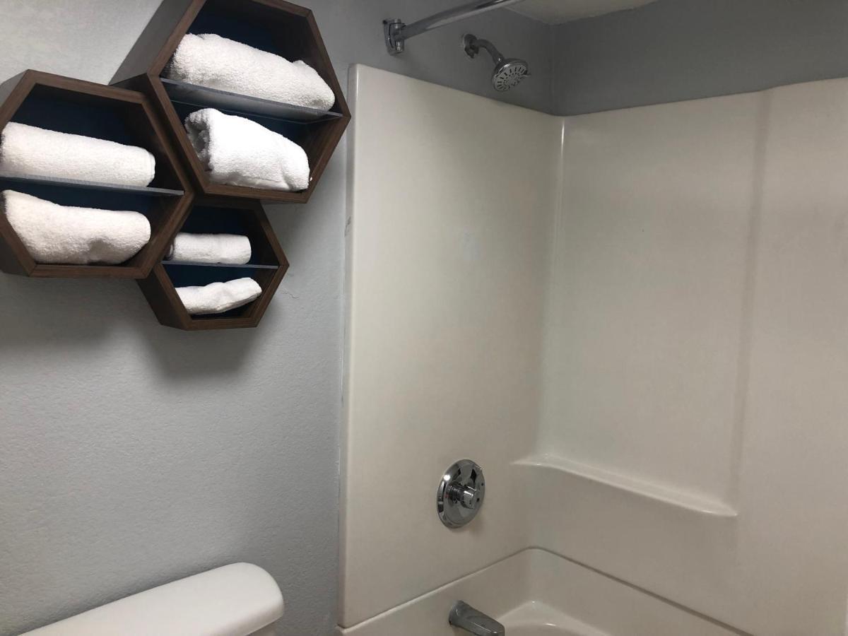 Days Inn By Wyndham Indianapolis South Экстерьер фото