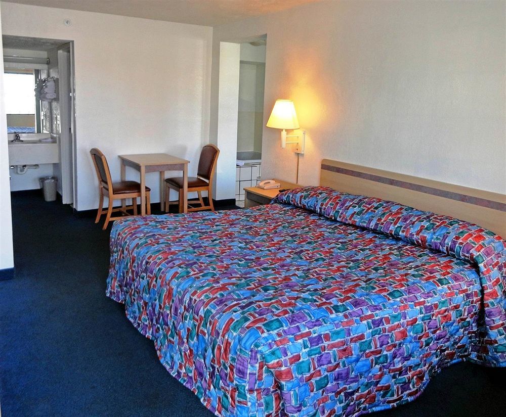 Days Inn By Wyndham Indianapolis South Экстерьер фото