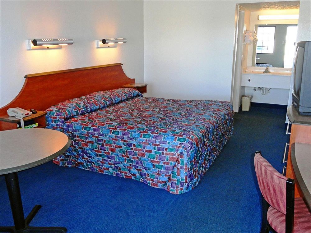 Days Inn By Wyndham Indianapolis South Экстерьер фото