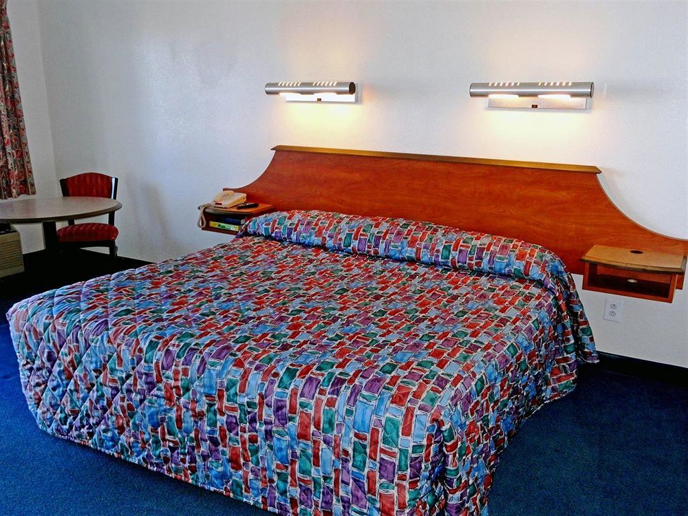 Days Inn By Wyndham Indianapolis South Экстерьер фото