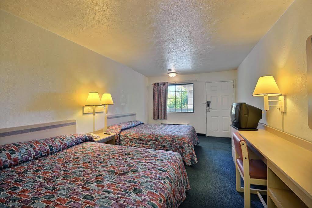 Days Inn By Wyndham Indianapolis South Экстерьер фото
