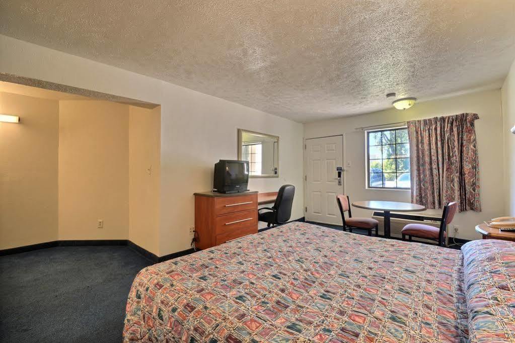 Days Inn By Wyndham Indianapolis South Экстерьер фото