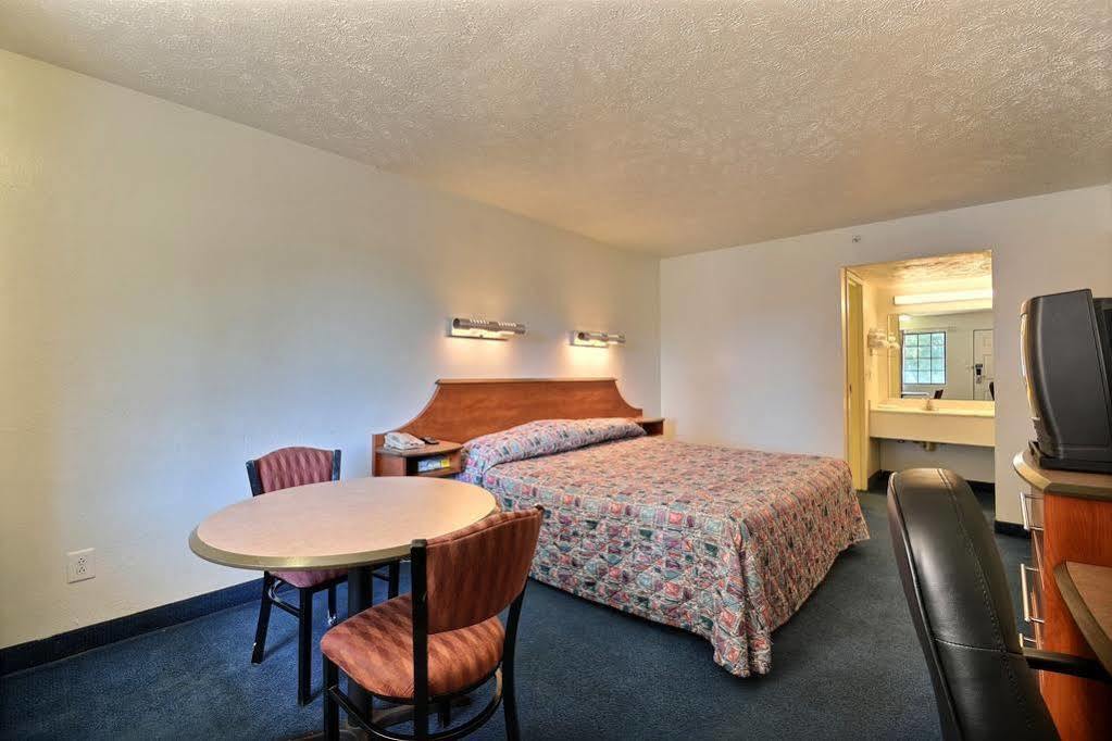 Days Inn By Wyndham Indianapolis South Экстерьер фото